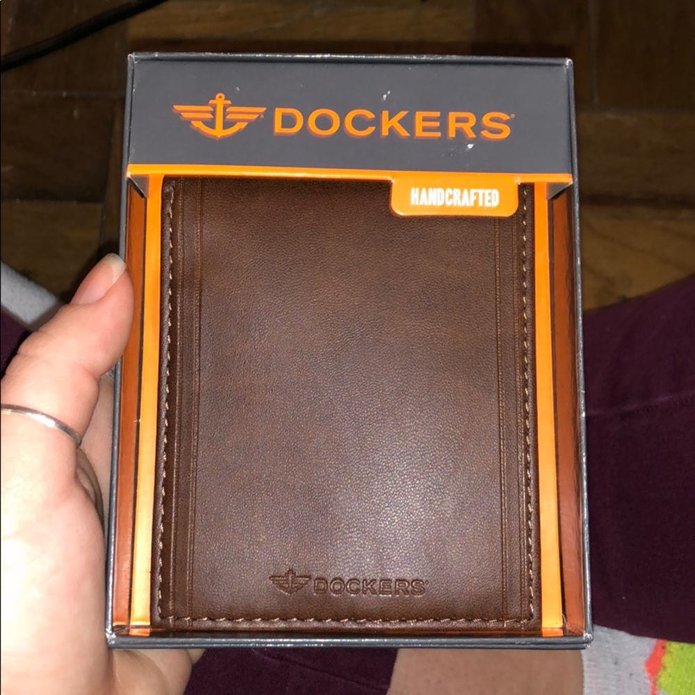 Dockers wallet